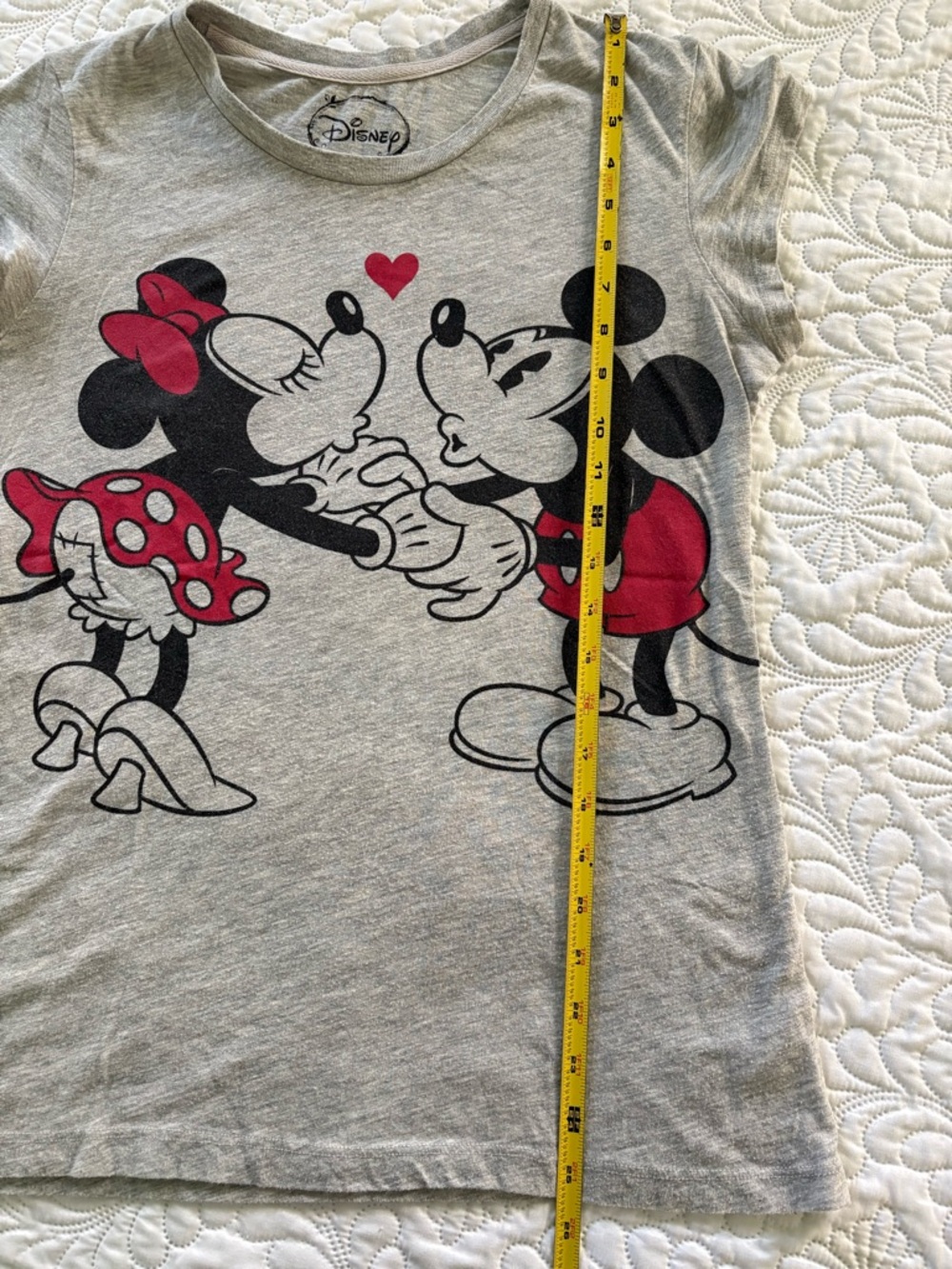 Disney Grey Tee Mickey & Minnie kiss heart Graphic juniors 11/13 - Picture 6 of 7